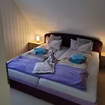 Urlaub Ueber Den Second Hand Laedchen Apartman *