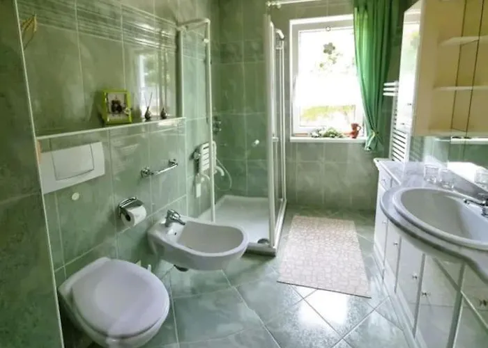 Lejlighed Urlaub Ueber Den Second Hand Laedchen Grossbreitenbach